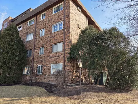 7117 W 93rd St #104, Oak Lawn, IL 60453