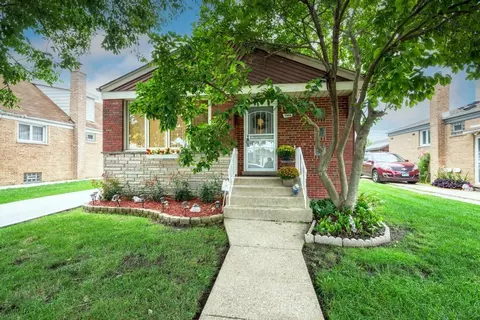 7964 S Tripp Ave, Chicago, IL 60652