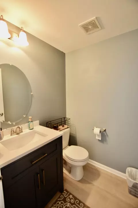 Bath - 2106 Concord Dr, Mchenry, IL 60050 photo 4 of 5