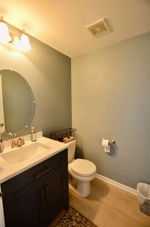 Bath - 2106 Concord Dr, Mchenry, IL 60050 photo 5 of 5
