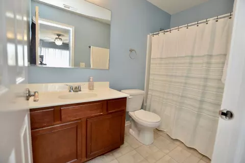 Bath - 2106 Concord Dr, Mchenry, IL 60050 photo 3 of 5