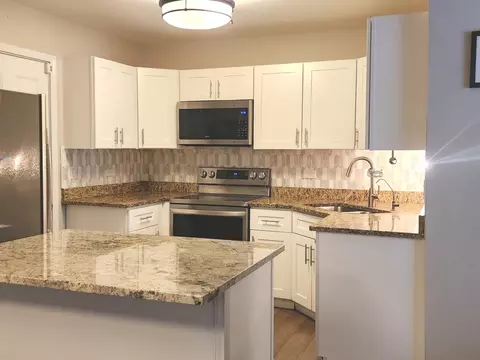Kitchen - 406 College Xing, Rolling Meadows, IL 60008 photo 1 of 2
