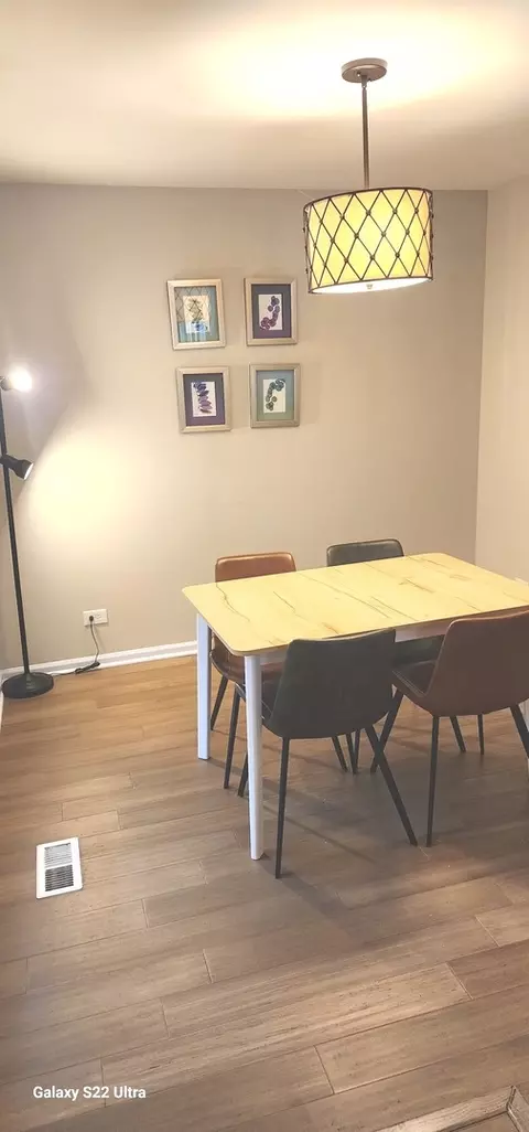 Dining - 406 College Xing, Rolling Meadows, IL 60008 photo 1 of 5