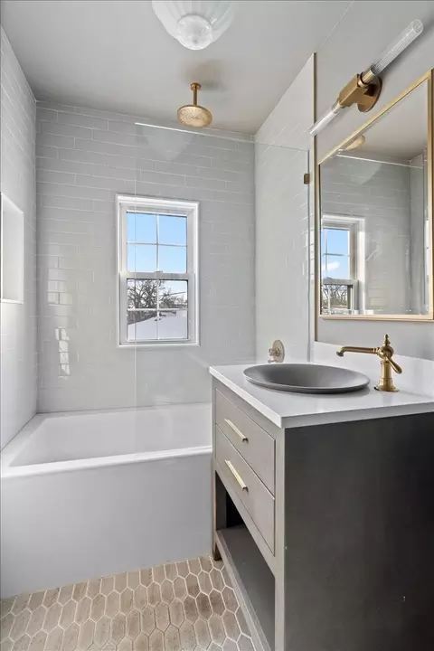 Bath - 330 E Saint Charles Rd, Elmhurst, IL 60126 photo 4 of 4