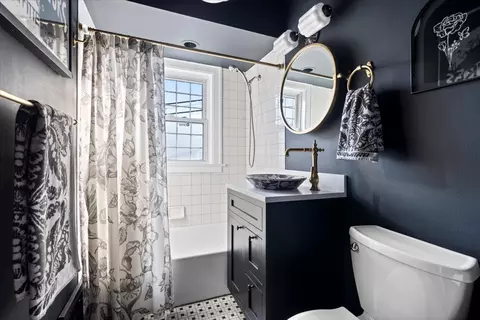 Bath - 330 E Saint Charles Rd, Elmhurst, IL 60126 photo 1 of 4