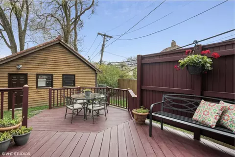 Exterior - 330 E Saint Charles Rd, Elmhurst, IL 60126 photo 2 of 4