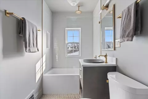 Bath - 330 E Saint Charles Rd, Elmhurst, IL 60126 photo 3 of 4