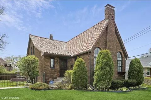 330 E Saint Charles Rd, Elmhurst, IL 60126