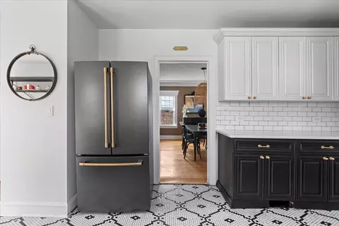 Kitchen - 330 E Saint Charles Rd, Elmhurst, IL 60126 photo 4 of 4
