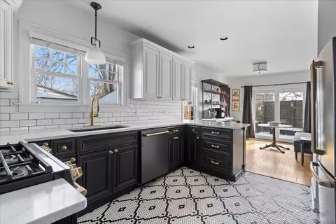Kitchen - 330 E Saint Charles Rd, Elmhurst, IL 60126 photo 1 of 4