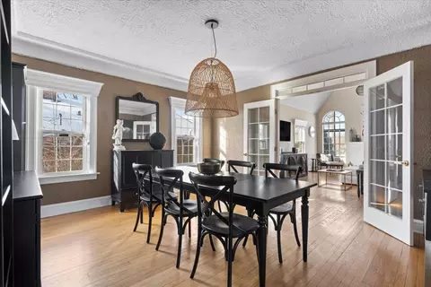 Dining - 330 E Saint Charles Rd, Elmhurst, IL 60126 photo 2 of 4