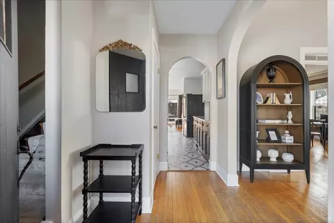 Entry Way - 330 E Saint Charles Rd, Elmhurst, IL 60126 photo 1 of 3