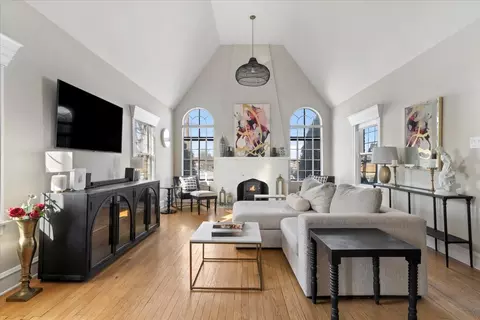 Living - 330 E Saint Charles Rd, Elmhurst, IL 60126 photo 2 of 5