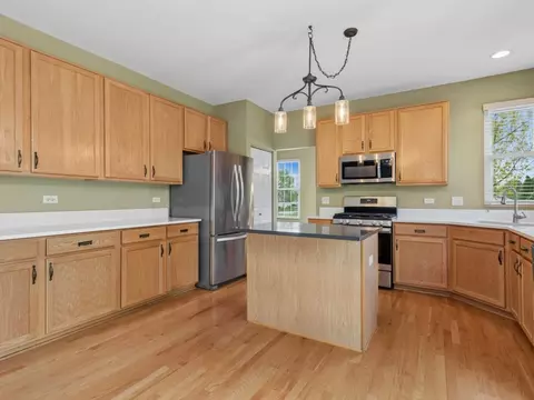 Kitchen - 12214 S White Oak Dr, Plainfield, IL 60585 photo 2 of 2