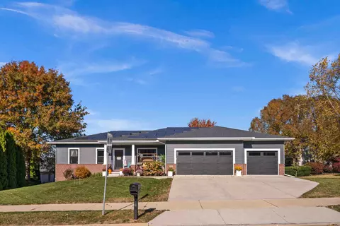 3103 Fox Creek Rd, Bloomington, IL 61705