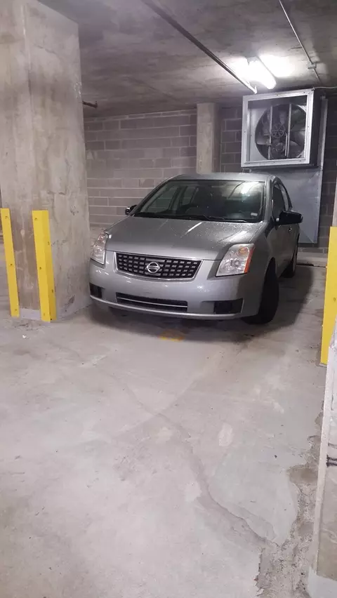 330 W Grand Ave #P-8, Chicago, IL 60654