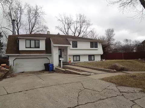 1732 Kingston Cir, Carpentersville, IL 60110