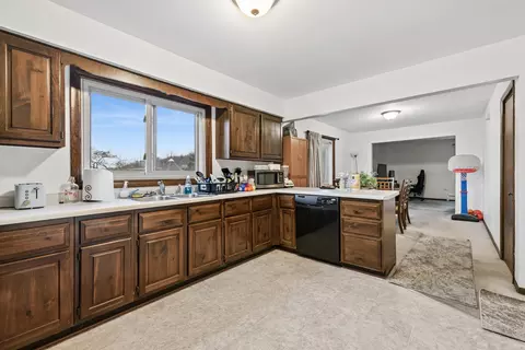 Kitchen - 108 La Fox Dr, Algonquin, IL 60102 photo 2 of 2