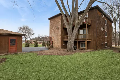Exterior - 108 La Fox Dr, Algonquin, IL 60102 photo 2 of 4