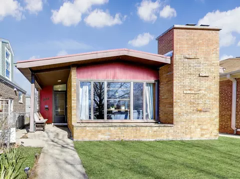 2109 Dobson St, Evanston, IL 60202
