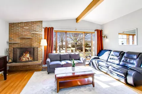 Living - 2109 Dobson St, Evanston, IL 60202 photo 2 of 4