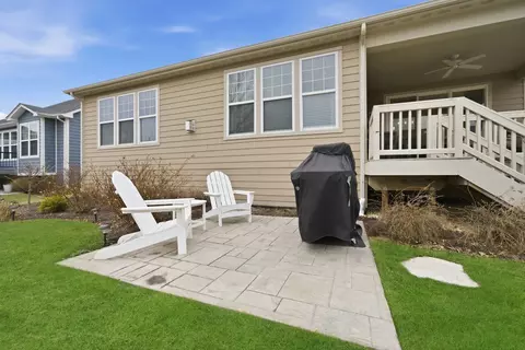 Exterior - 76 Somerset Cir, Wheaton, IL 60189 photo 4 of 9