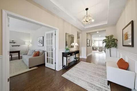 Entry Way - 76 Somerset Cir, Wheaton, IL 60189 photo 2 of 5