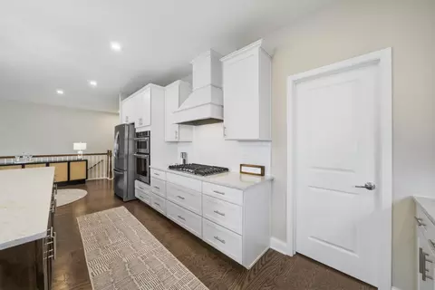 Entry Way - 76 Somerset Cir, Wheaton, IL 60189 photo 3 of 5