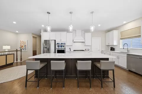 Kitchen - 76 Somerset Cir, Wheaton, IL 60189 photo 2 of 9