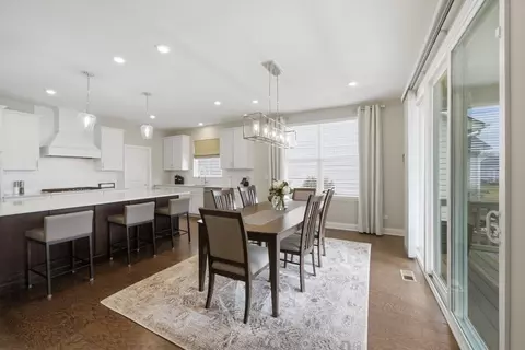Dining - 76 Somerset Cir, Wheaton, IL 60189 photo 2 of 2