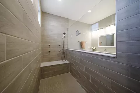Bath - 76 Somerset Cir, Wheaton, IL 60189 photo 2 of 3