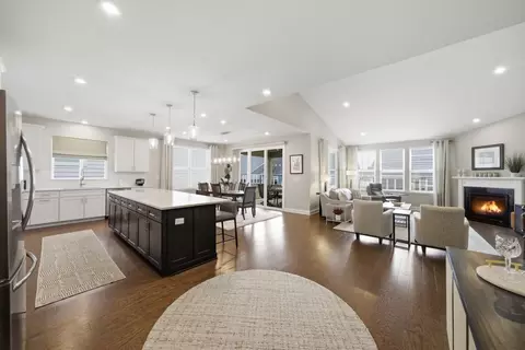 Entry Way - 76 Somerset Cir, Wheaton, IL 60189 photo 4 of 5