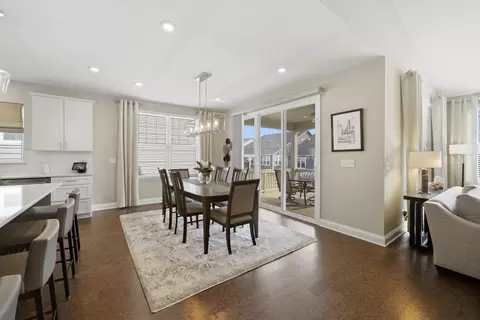 Dining - 76 Somerset Cir, Wheaton, IL 60189 photo 1 of 2