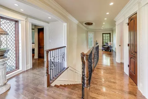 Entry Way - Undisclosed, River Forest, IL 60305 photo 3 of 4