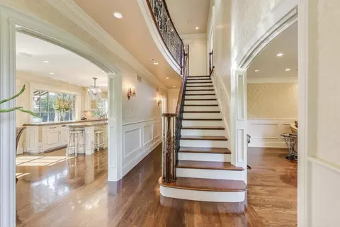 Entry Way - Undisclosed, River Forest, IL 60305 photo 1 of 4