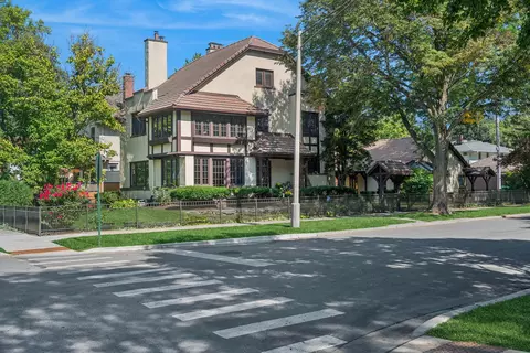 800 N Oak Park Ave, Oak Park, IL 60302
