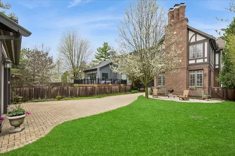 Exterior - 556 Willow Rd, Winnetka, IL 60093 photo 2 of 4