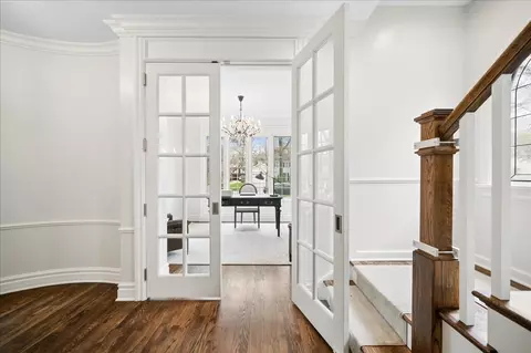 Entry Way - 556 Willow Rd, Winnetka, IL 60093 photo 3 of 4