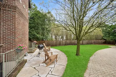 Exterior - 556 Willow Rd, Winnetka, IL 60093 photo 3 of 4