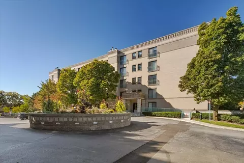 4757 Howard St #205, Skokie, IL 60076