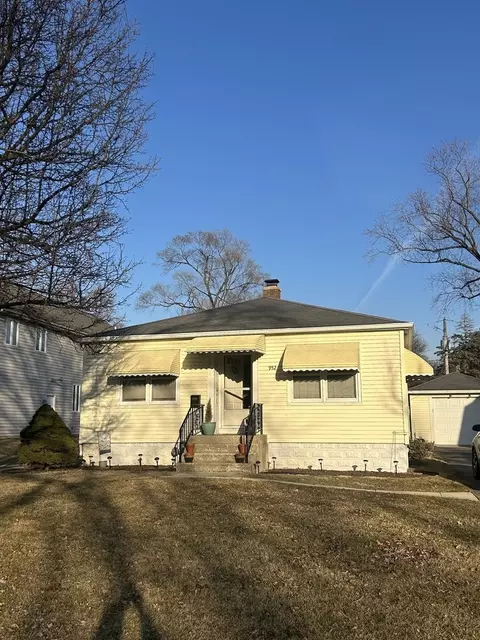 952 N Loomis St, Naperville, IL 60563