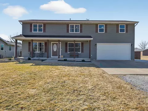 955 E 4th St, Coal City, IL 60416