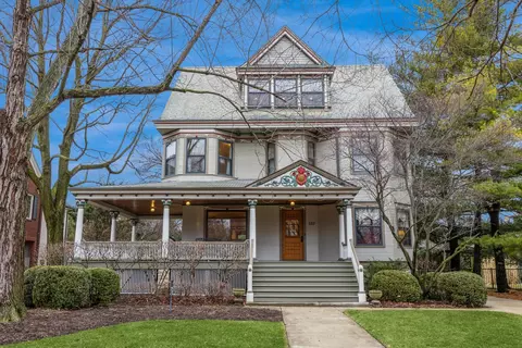 537 N Euclid Ave, Oak Park, IL 60302