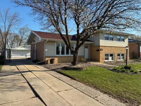 4444 Lisa Ln, Oak Forest, IL 60452