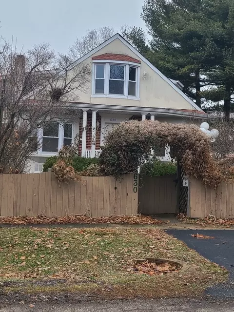 630 Whitney Ave, Winthrop Harbor, IL 60096