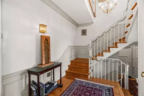 Entry Way - 324 Davis St, Evanston, IL 60201 photo 1 of 3