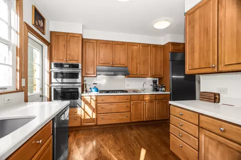 Kitchen - 324 Davis St, Evanston, IL 60201 photo 3 of 3
