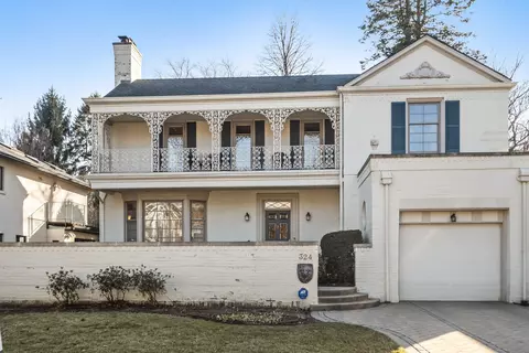 324 Davis St, Evanston, IL 60201