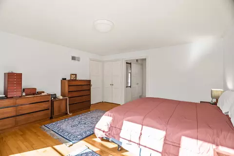 Bedroom - 324 Davis St, Evanston, IL 60201 photo 3 of 5