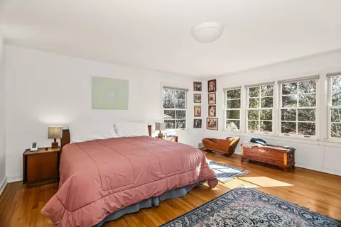 Bedroom - 324 Davis St, Evanston, IL 60201 photo 1 of 5